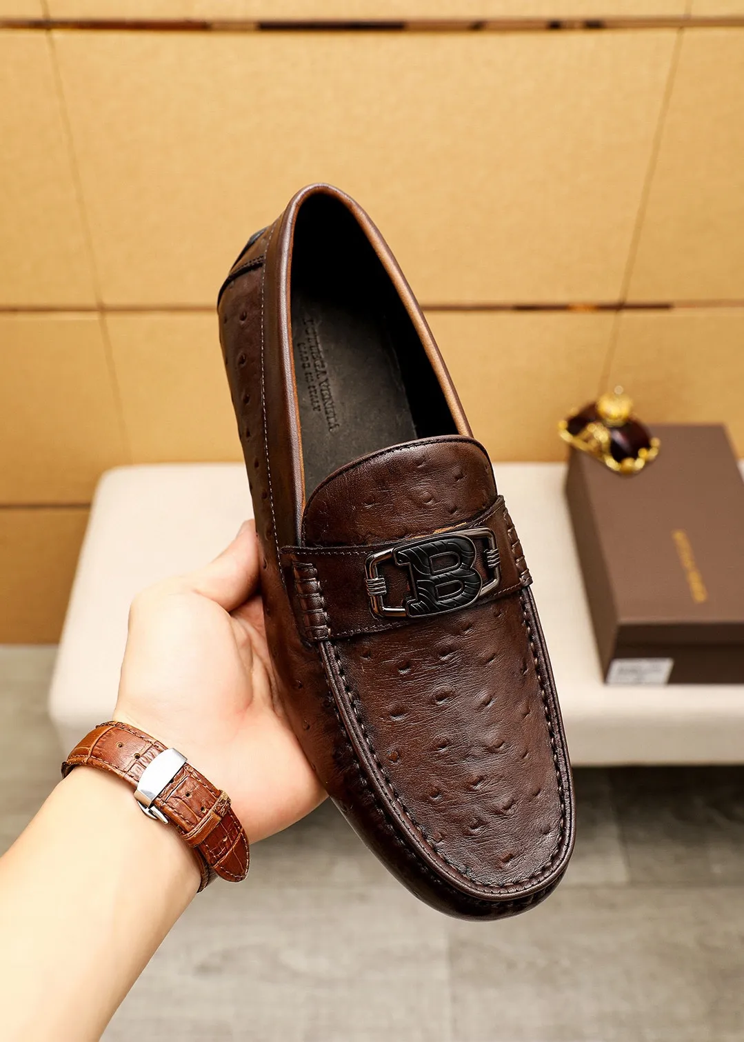 Men's Men's Shoes 💰: 420 💐BV Men's Slip-on Shoes® [BOTTEGA VENETA] Official website counter new model, one-to-one mold opening ⚠Italian calfskin embossed ➕Cow 🐂 leather lining. Driving slip-ons, available at counters, sizes 39-44 (38.45🉑️customized)